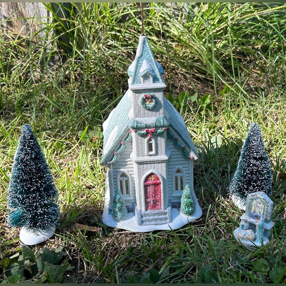 First Frost by Department 56 Lighted Porcelain “Cedar Isles Church” - Picture 5 of 17